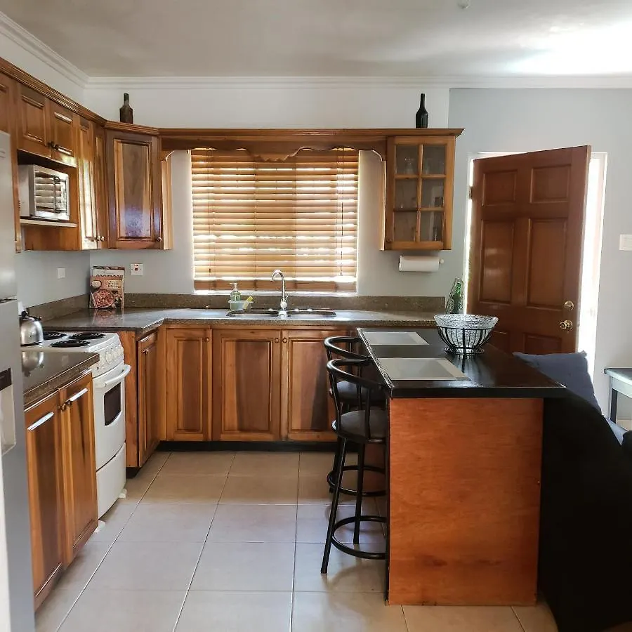 Comfortable & Secure Chateau Kingston Apartment